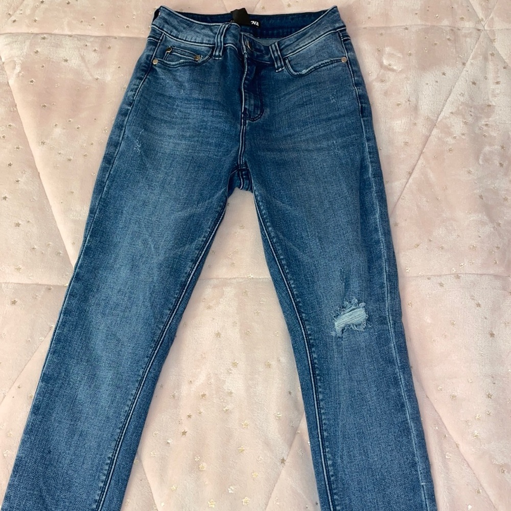 FashionNova Jeans, Medium Blue Wash, Size 5